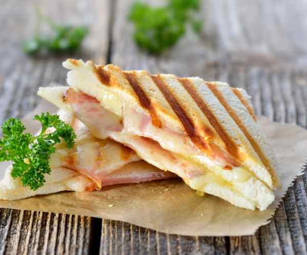 Photo of - Jambon grillé avec brie et pommes